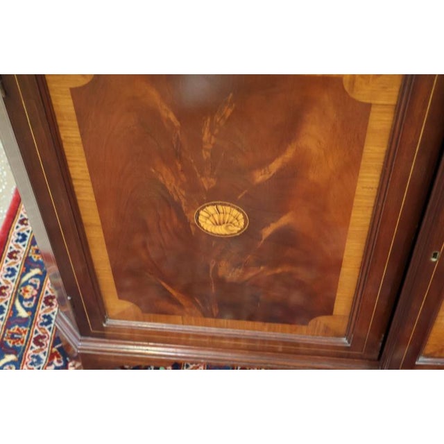 1960s Pair of English Regency Style Mahogany Inlaid Corner Cabinets For Sale - Image 14 of 18