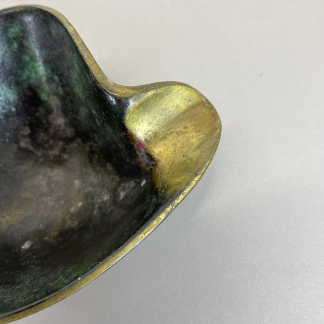 Small Organic Form Brass Ashtray from Carl Auböck, 1950s For Sale - Image 15 of 18