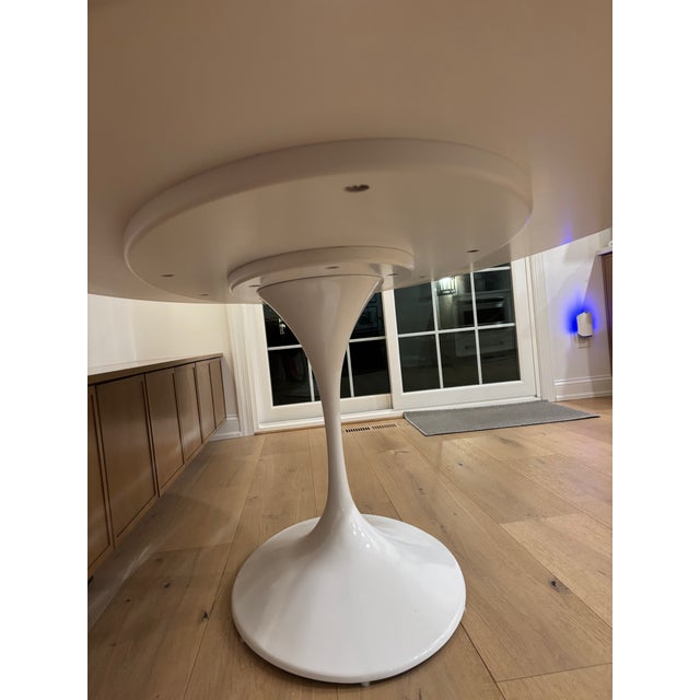 White Rove Concepts Attributed Tulip Lacquer Oval 78” Dining Table For Sale - Image 8 of 9