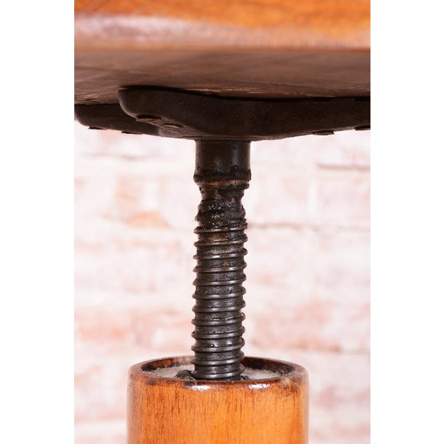 Height: 45 cm (17.72 in) - 65 cm (25.59 in) Width: 40 cm (15.74 in) This piano stool is an elegant and fully functional...
