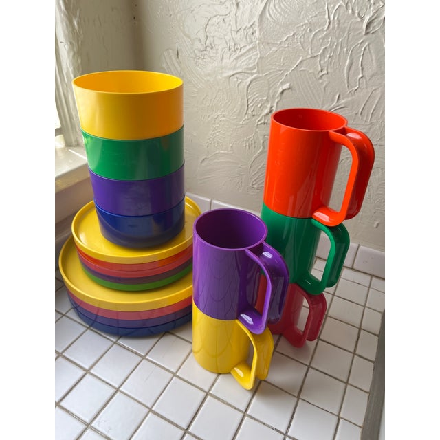 Vintage circa 1970s Massimo Vignelli for Heller melamine dinnerware set including 4 dinner plates, 5 salad plates, 4...