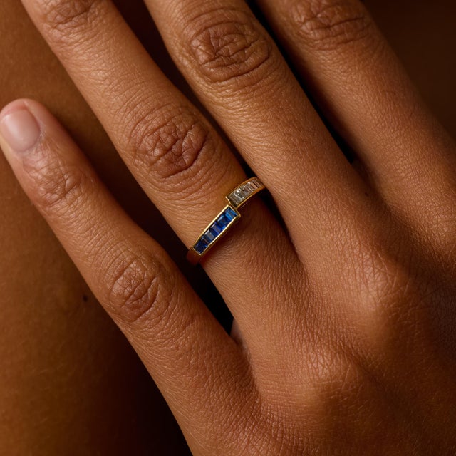 Vintage Diamond Sapphire 18k Yellow Gold Band, Size 6.5 For Sale - Image 4 of 7