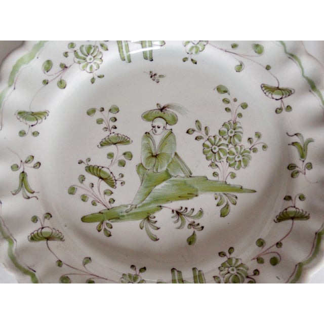 19th-Century French Moustiers Chinoiserie Figural Plates, a Pair For Sale - Image 6 of 11