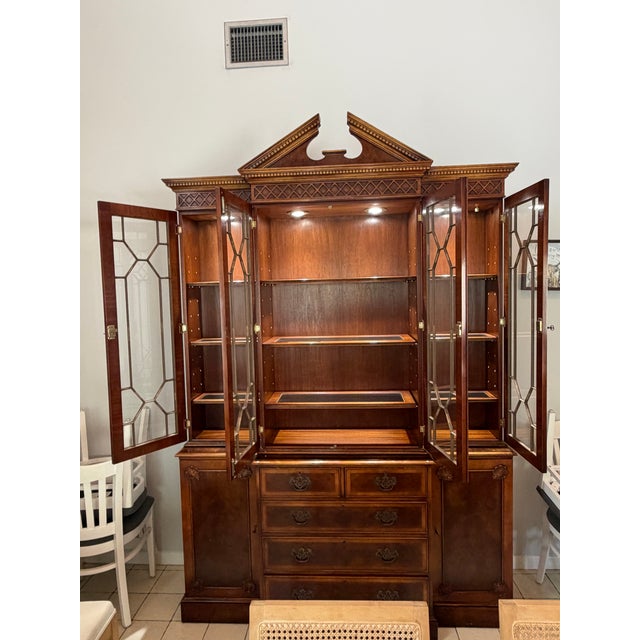 1970s Georgian-Style Breakfront China Cabinet For Sale - Image 4 of 7