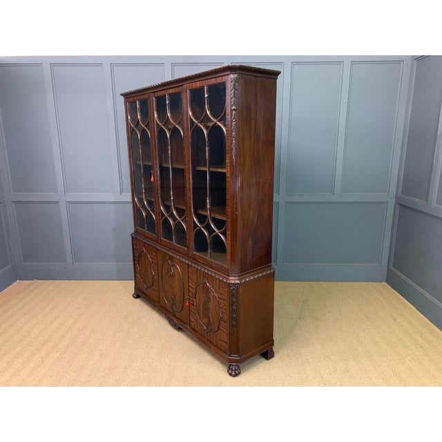 Wood Chippendale Mahogany Bookcase by Hille, 1920 For Sale - Image 7 of 18