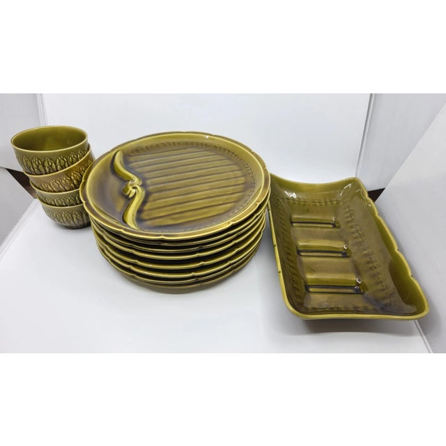 Green Plates from Gien, France, 1970s, Set of 13 For Sale - Image 13 of 14