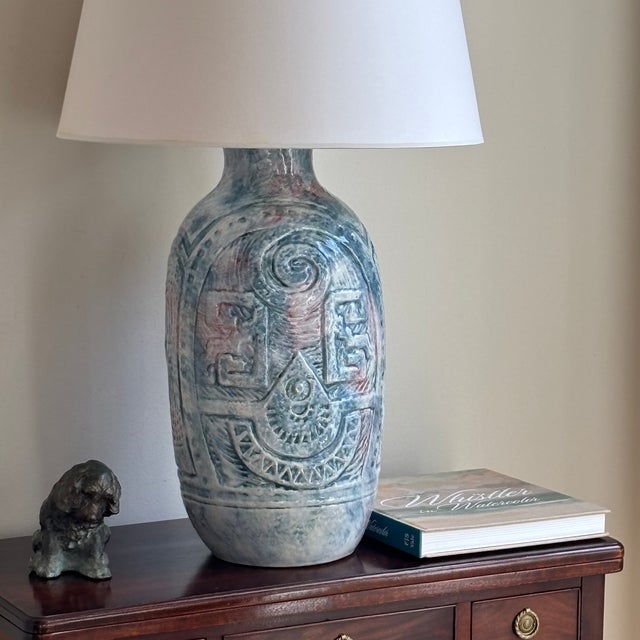 Mid-Century Modern Mid-Century Modern Aztec-Inspired Ceramic Table Lamp For Sale - Image 3 of 17