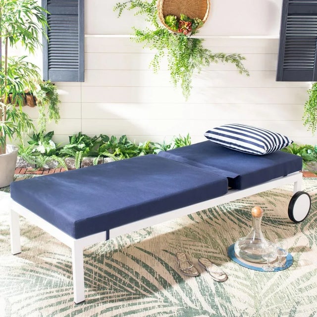 Yves Sun Lounger - Navy/White For Sale - Image 4 of 9