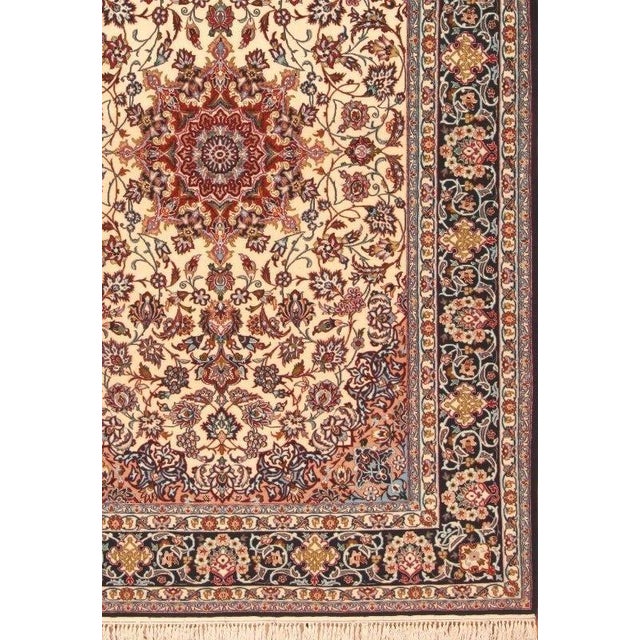 Middle Eastern Rug in Wool For Sale - Image 4 of 11