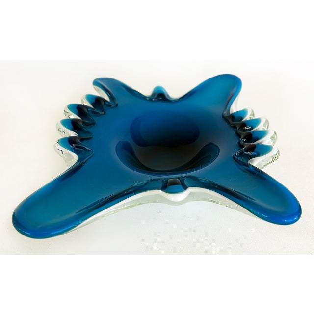 Fratelli Toso Late 20th Century Murano Blue, White Cased Pulled Blown Glass Bowl, "Star Shaped" For Sale - Image 4 of 7