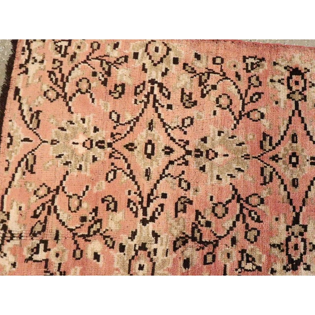 Galerie Shabab Collection Mid-20th Century Handmade Turkish Anatolian Gallery Accent Rug in Blush Pink For Sale In New York - Image 6 of 8