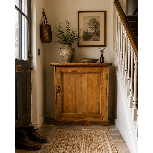 A beautifully proportioned late 19th-century English pine farmhouse cupboard dating from around 1880–1900, offering...