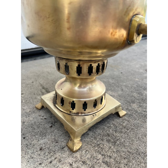 Antique Imperial Russian Tula Samovar – Rare Three-Lion Crest – Brass/Tombac – c. 1890-1910 A stunning Tsarist-era Russian...