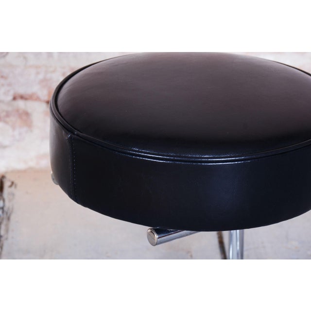 Czech Bauhaus Stool in Chrome-Plated Steel and Leather, 1950s For Sale - Image 4 of 10