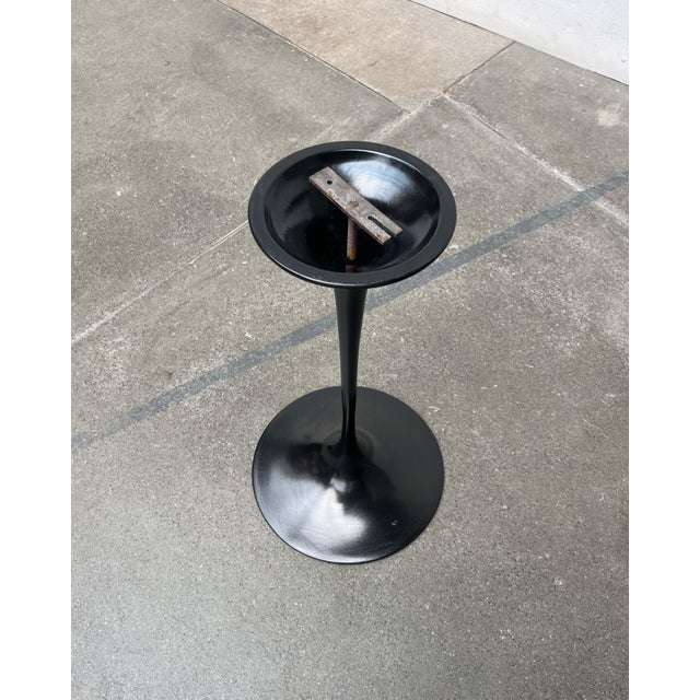 Mid-Century Modern Space Age Black Tulip Side Table Base by Eero Saarinen for Knoll International, 1960s For Sale - Image 16 of 18