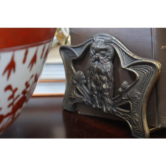 1910s Early 20th Century h.l. Judd Art Nouveau Expandable Owl Book Rack No. 9776 For Sale - Image 5 of 9