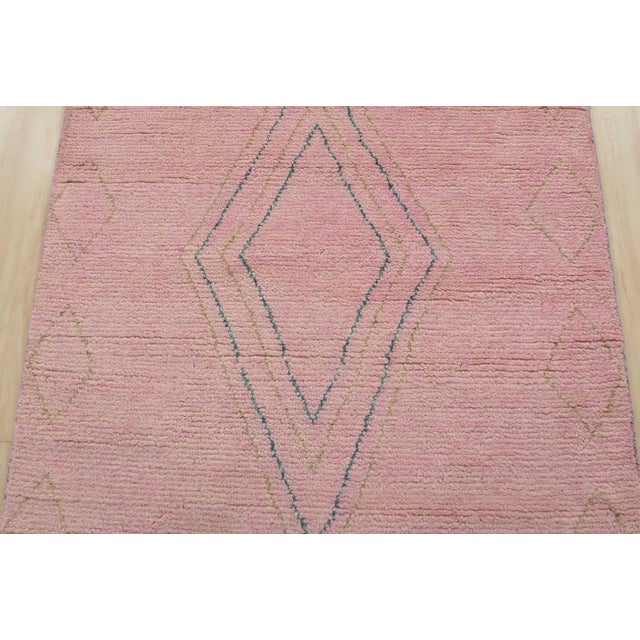 2020s Moroccan Runner 4’1” X 11’11” Pink Wool Contemporary Hand-Knotted Rug For Sale - Image 5 of 12