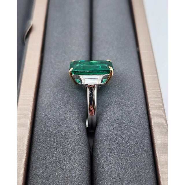 7.52 Ct GRS Certified Zambian Emerald & Diamond Ring, Size 6.5 For Sale In Chicago - Image 6 of 10