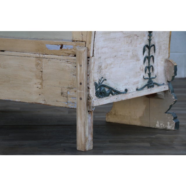 Early 19th Century Swedish Gustavian Neoclassical Sphinx Sofa, Parcel-Gilt For Sale - Image 17 of 18