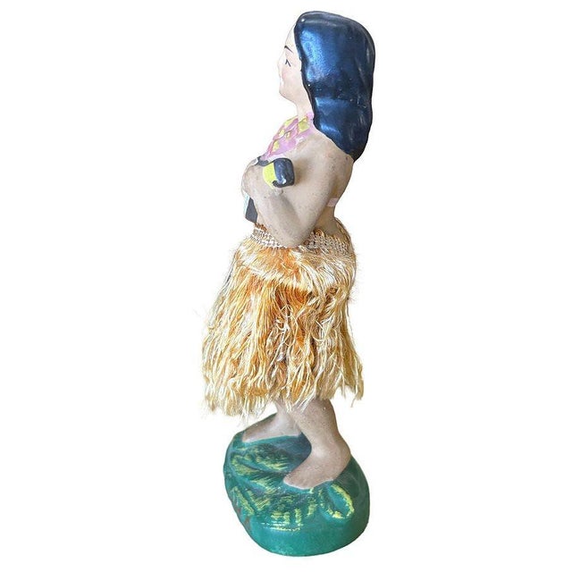 Mid 20th Century Ceramic "Aloha" Hawaiian Dancing Hula Girl W/ Ukulele Figurine For Sale - Image 4 of 7