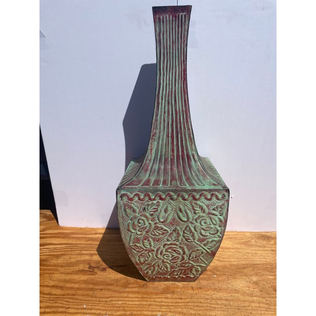 Here we have a really nice brushed steel ( faux bronze) decorative vase in excellent condition. I have had this piece...