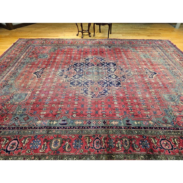 1900 - 1909 Vintage Turkish Heriz Rug, Hand-Knotted Wool, Geometric Medallion Design, Red & Green, 12x14 For Sale - Image 5 of 16
