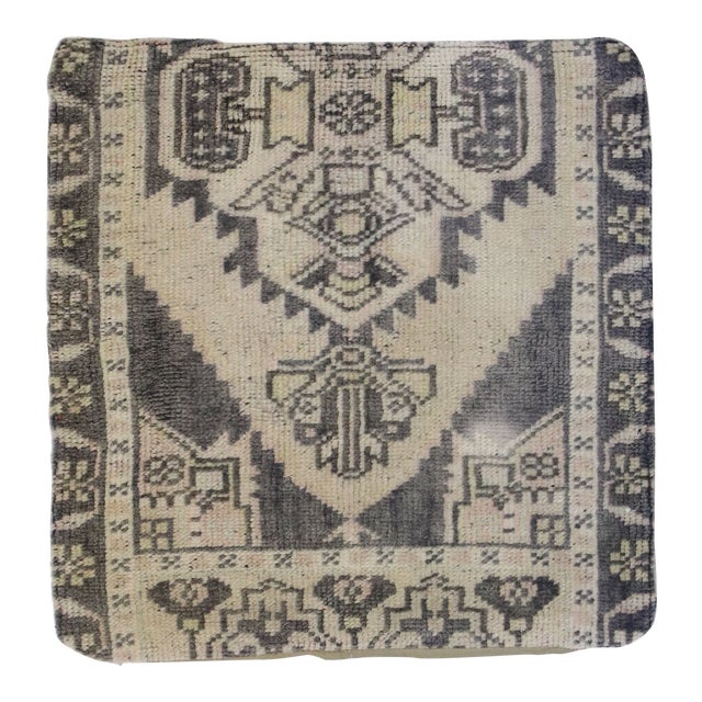 Vintage Turkish Oushak Wool Rug Pillow Cover - 01'06 X 01'06 For Sale