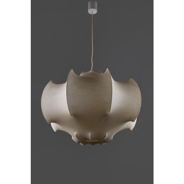 1970s Viscontea Cocoon Lamp in Resin by Achille & Pier Castiglioni for Flos, 1970s For Sale - Image 5 of 11