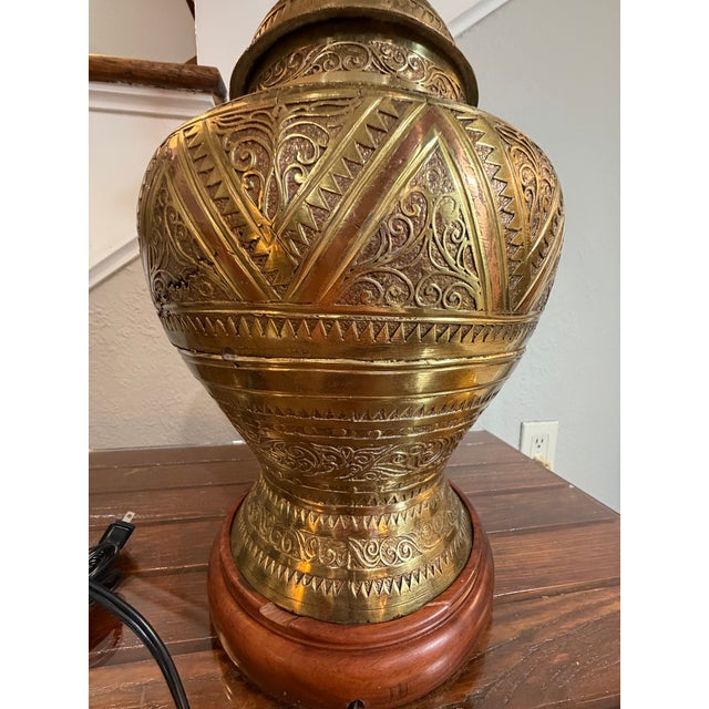1930/1940s Large Boho Moroccan Urn Tooled Brass Lamp With Copper and Wood Accents For Sale - Image 11 of 12