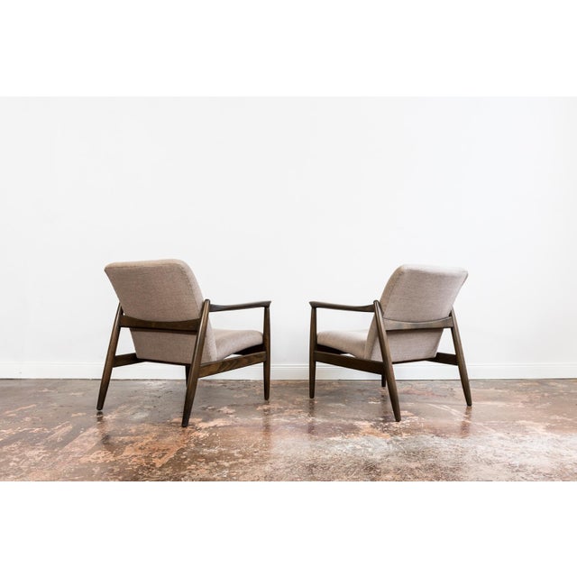 Wood Mid-Century Armchairs GFM-64 by Edmund Homa with Upholstery from Kvadrat, Poland, 1960s, Set of 2 For Sale - Image 7 of 15