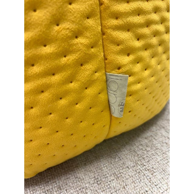 Set of Vintage Armchair and Ottoman in Yellow Brigantin from Ligne Roset For Sale - Image 16 of 18