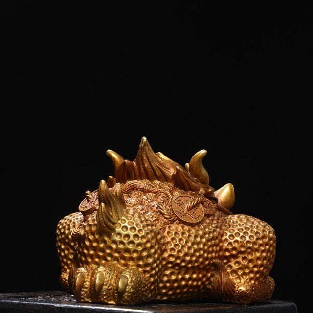 Metal Late 19th Century Gilt Bronze Toad Statue, Three-Legged Jin Chan Figure, 6.9kg For Sale - Image 7 of 10