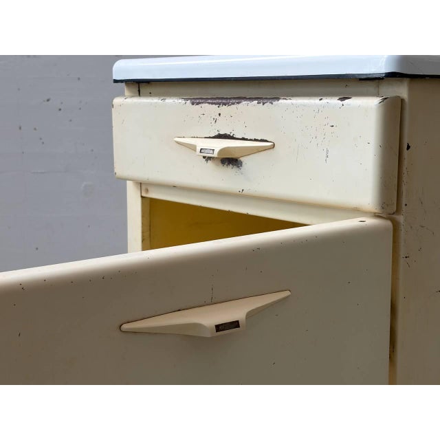 Industrial Industrial Steel Sheet Chest of Drawers by R. Daurat, France, 1950s For Sale - Image 3 of 18