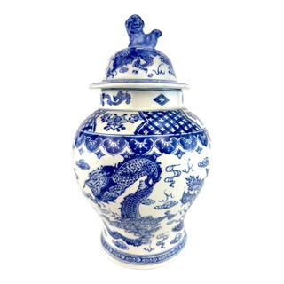 Vintage Blue and White Dragon Motif Ginger Jar With Foo Dog Finial For Sale