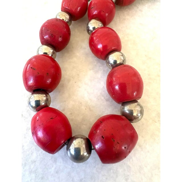 Contemporary Sherpa Glass Coral and Silver Beaded Necklace For Sale - Image 3 of 4