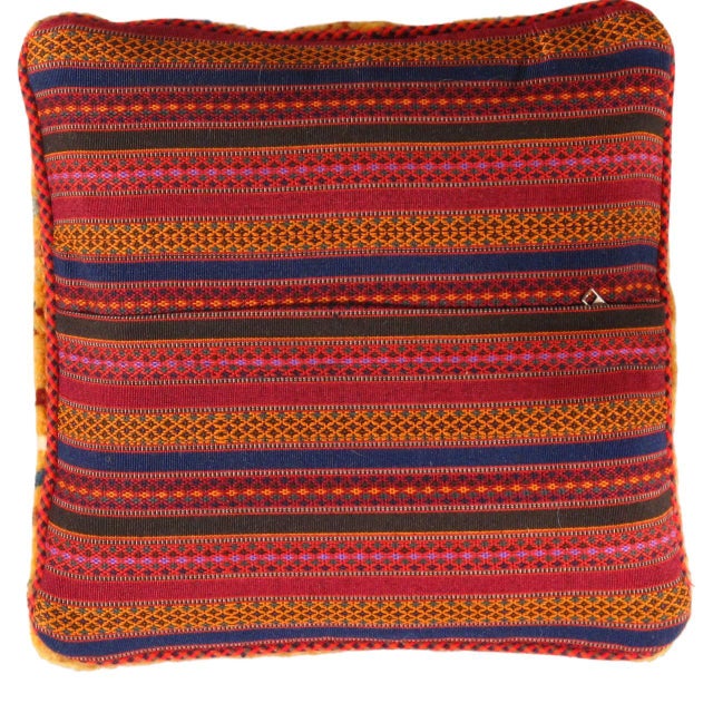 This Gabbeh pillow is made of high-quality LAMBS WOOL The piece was crafted with good workmanship.