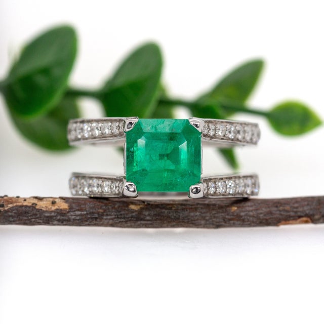 Gia Certified 2.2Ct Colombian Emerald & Diamond Ring in Solid 14k Gold, 9mm, Size 6.75 For Sale In Columbus - Image 6 of 9