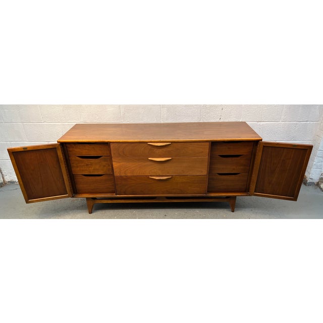 Lane "Perception" Mid-Century Modern Credenza For Sale - Image 10 of 17