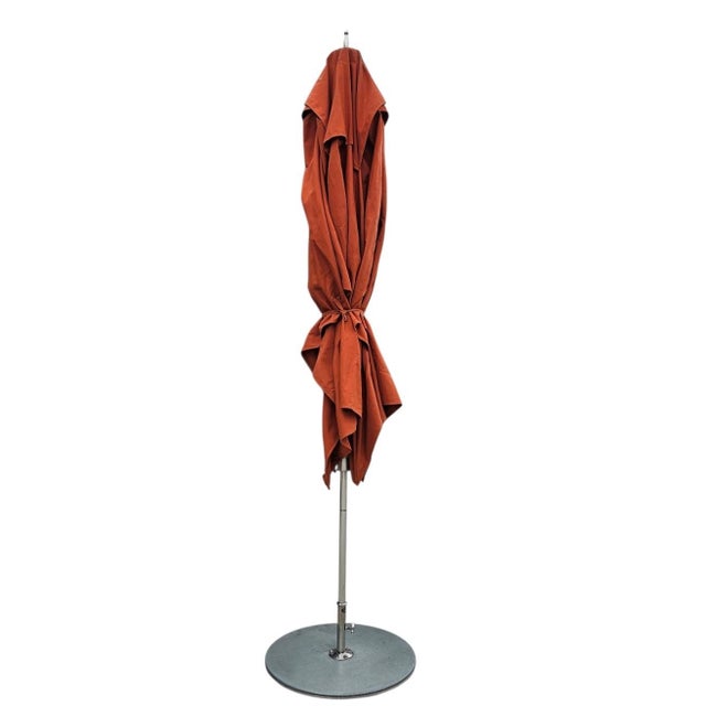 The Stationary Stand is included (Retail value of $2100) Tuuci Ocean Master Rectangular Umbrella features a horizontal...