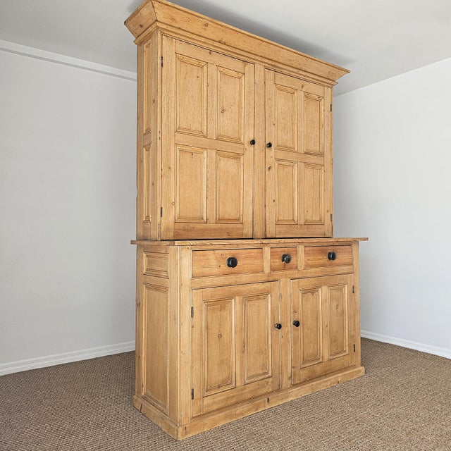Antique English Pine Housekeeper's Cupboard - Circa 1880 For Sale In Orlando - Image 6 of 15
