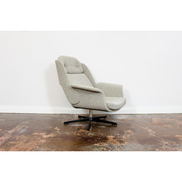 Swivel chair type B-7041, manufactured by Zakłady Przemysłu Meblarskiego im. Gwardii Ludowej w Radomsku, Poland in the...