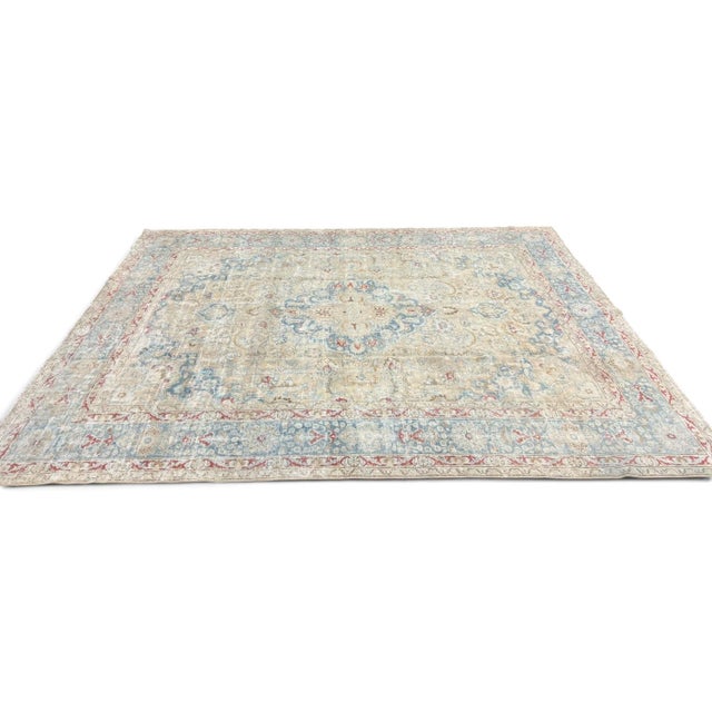 1920s Antique Meset Rug – Faded Ivory With Blue & Red Floral Motifs For Sale - Image 5 of 5