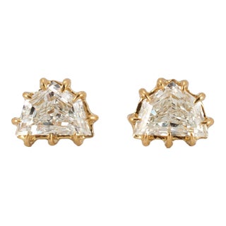 Pair of Ladies 14k Yellow Gold 0.53ct Shield Cut Diamond Nine Prongs Stud Earrings For Sale