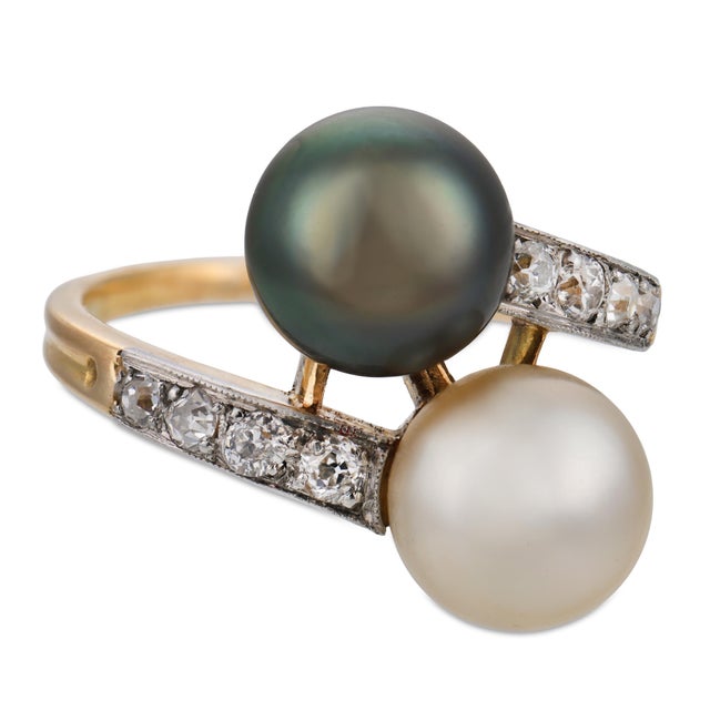 Traditional 1910s Edwardian Natural Pearl Diamond 18k Yellow Gold Toi Et Moi Ring, Size 6.75 For Sale - Image 3 of 6