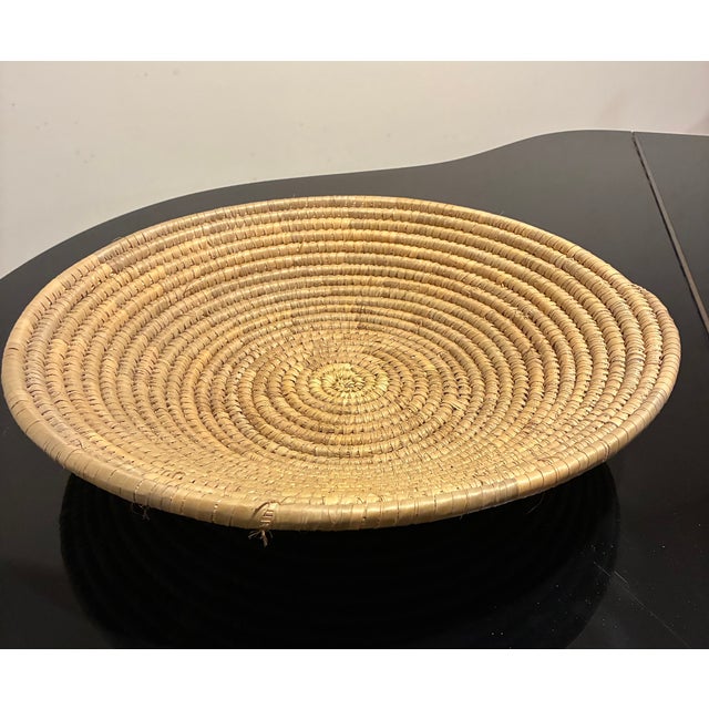 Coastal 1970s Handmade Bahamian "Plait Lady" Large Basket, 23" Diameter For Sale - Image 3 of 5