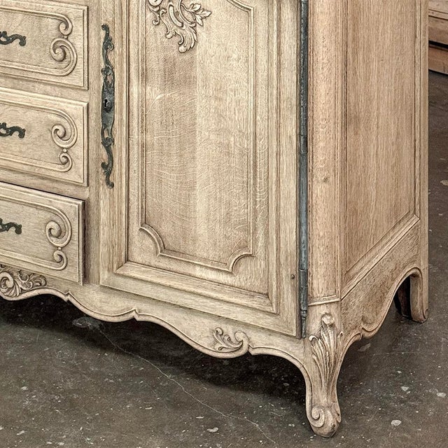 19th Century Country French Buffet in Stripped Oak For Sale - Image 10 of 13