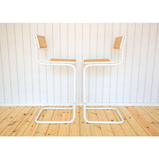 1970s Mid-Century Bauhaus White B64 S64 Cesca Bar Stools in Rattan, 1970s, Set of 2 For Sale - Image 5 of 18