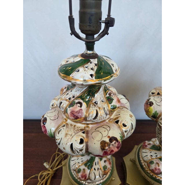 Rococo 1950s Italian Capodimonte Rococo Revival Porcelain Table Lamps, Pair For Sale - Image 3 of 10