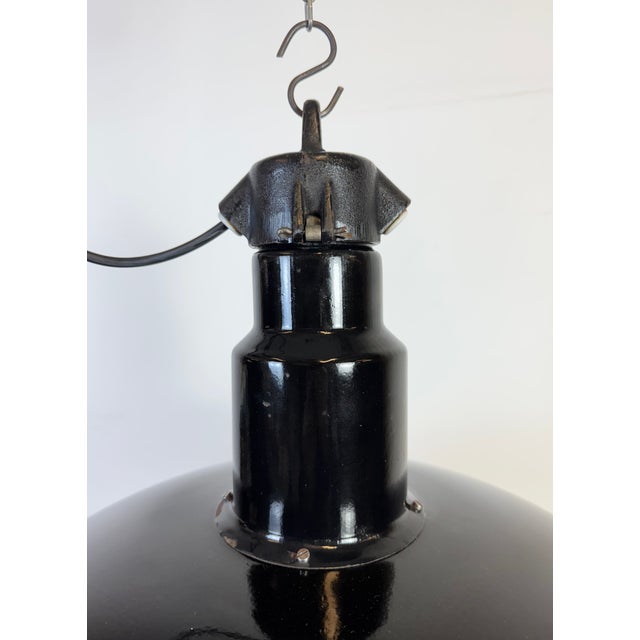 Mid-Century Modern Large Industrial Black Enamel Factory Lamp with Cast Iron Top from Elektrosvit, 1950s For Sale - Image 3 of 18