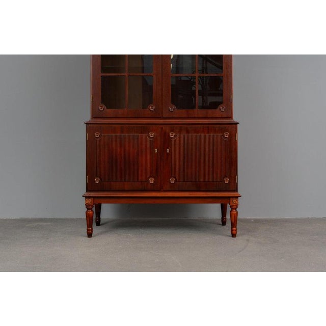 Antique Style Mahogany Display Cabinet, Late 20th Century For Sale - Image 10 of 18